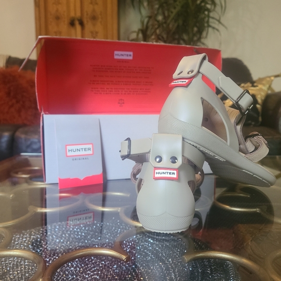 Hunter Original Fringe T-Bar Sandals NIB - Picture 2 of 7